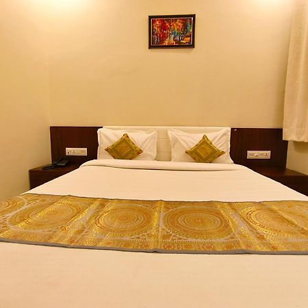 Hotel Veer Palace Near Udaipole Udaipur Exteriör bild