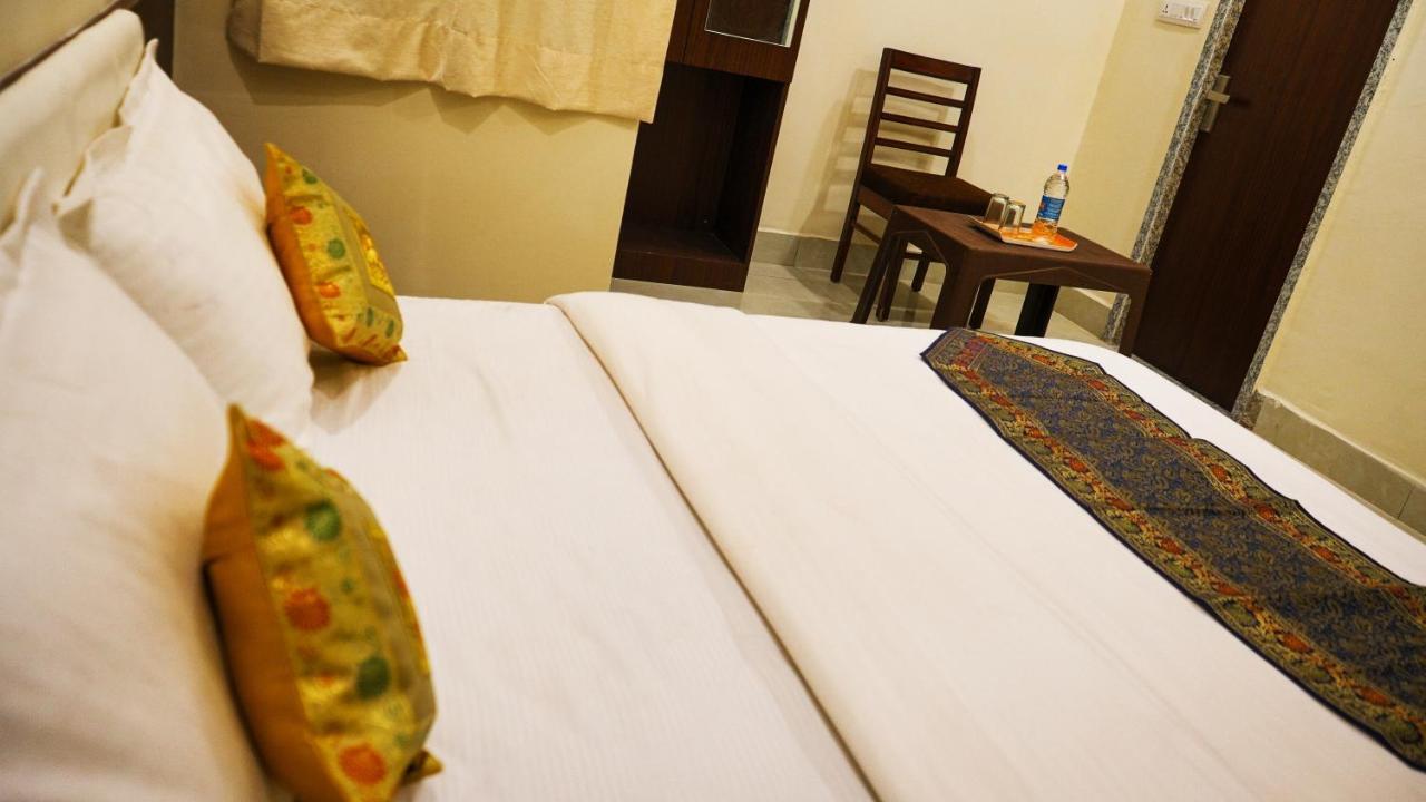 Hotel Veer Palace Near Udaipole Udaipur Exteriör bild