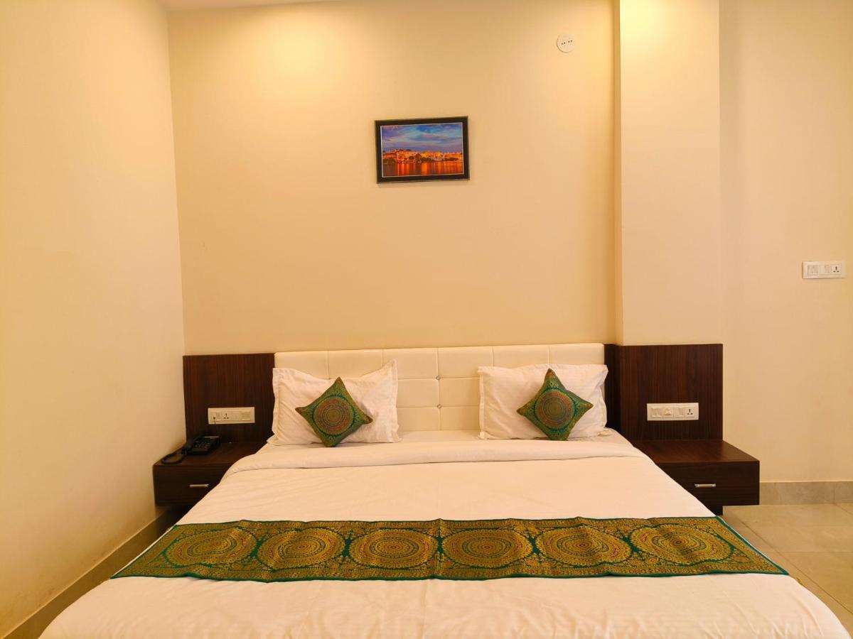 Hotel Veer Palace Near Udaipole Udaipur Exteriör bild